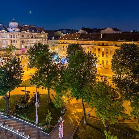 Bv Apartments Svobodu Avenue Lviv Bagian luar foto